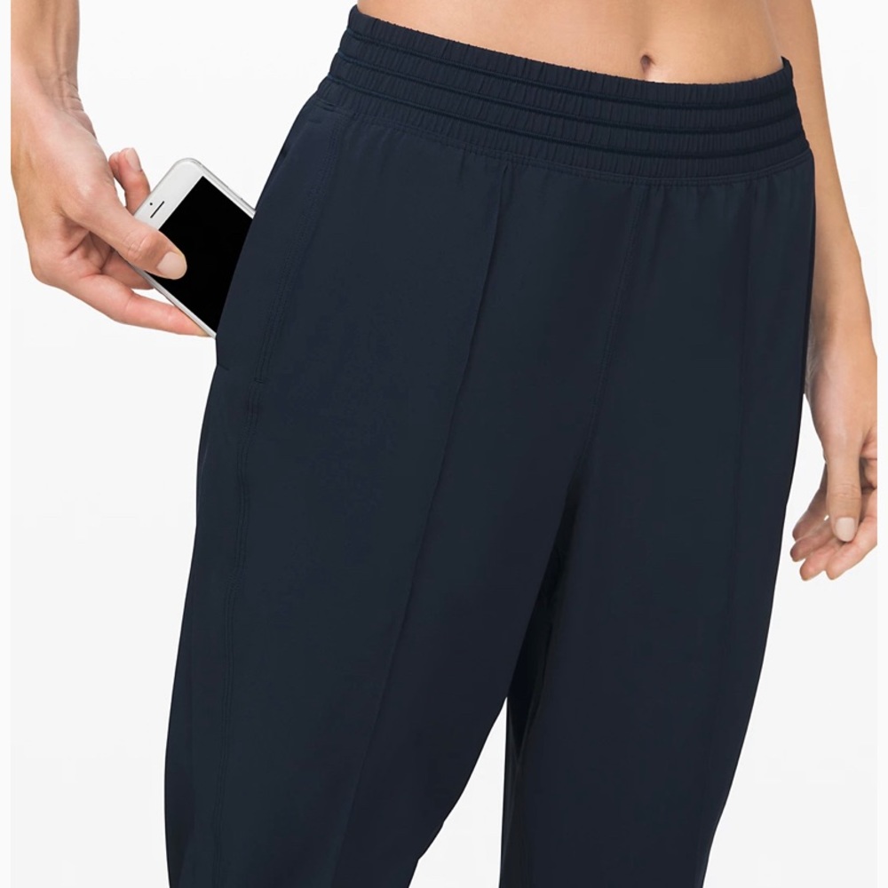 Lululemon wanderer cropped jogger